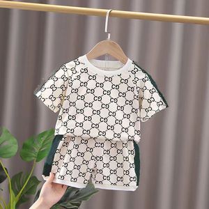 Abiti firmati per bambini Completi per neonate Completi per ragazza T-shirt estiva per orsi cartoni animati Top corto 2 pezzi Set per bambini Camicie di moda