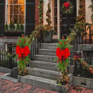 Dekorativa blommor Jul Winter Wreath Swag Artificial Light Up Garland med PineconesBowknot Festival -tema för trappdörr