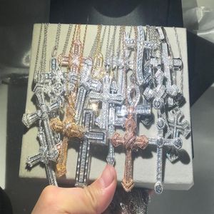 Kedjor Original 925 Silver Exquisite Bible Jesus Cross Pendant Halsband Kvinnor Män lyxiga fina smycken Crucifix Charm Simulerade Dia309i