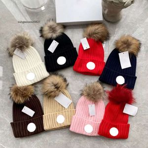 2023 Designer French Brand Skull Caps Mens Women Warm Fashion Gril Beanie Hats Detachable Fur Ball