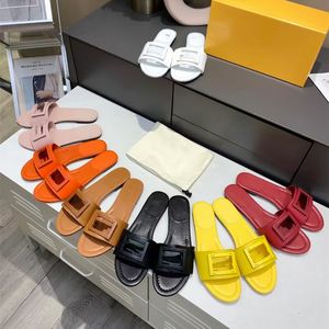 Designer Sandal Designer Slides tofflor Kvinnor Sandaler Black Withe Banded Flats Sandaler Läder utsmyckade baguettmönster Damer Sexig brev Beach Flip Flops