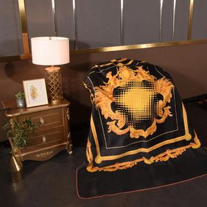 Cobertores Designer de luxo Clanta de ouro preto Padrão de ouro Impresso Court Real Court Impresso Sofá Bed Camada de casal de casal de casca de casca de veludo Fox Cobertores H Throw H