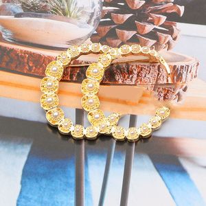 Mode Echt vergoldet Messing Kupfer Broschen C-Buchstabe Designer Frauen Männer Marke Pins Kunstleder Schmuck Brosche Pin heiraten Weihnachten Party Geschenk Zubehör