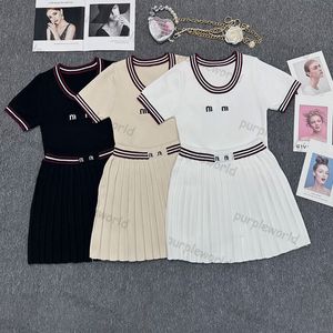 Designer Women Skirt a due pezzi a maniche corte a maniche corta Abito da maglia ricamato a maglia set sexy mini gonna sexy