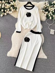 2024 Spring Korean Knickad o-hals Tvåverk set kvinnor långärmad blomma tröja + elastisk midja lång kjol kostymer kläder