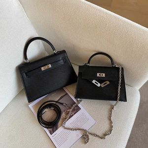 Borsa totes di design di lusso Borsa nera Cellkyer generazione Mini Silver Buckle borsa inclinata a spalla singola