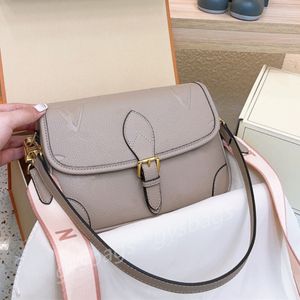 2024 Kvinna axelväskor blomma designer väska crossbody telefon väska liten handväska emboss tryck cross body klaff läder 5A