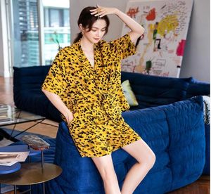 Pijama de seda gelo Pijama Sleepwear Leopard Print Ladies Pijamas Home Cloth Summer Summer Filme Nightwear Two Piece6107294