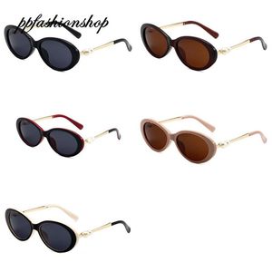 Lady Pearl Vintage Sunglasses de alta qualidade Luxo Sunnies Metal Frame Sun Glasses Oval Mulheres lindas óculos 5 color326j