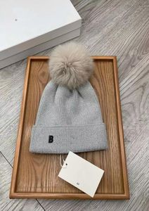 Designer beanie men women cold Hat Wool flat woven warm head ball beautiful atmosphere 4 style with box nice1016103