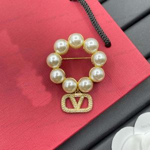 Pearl Brooch, Gold/Silver 2 colors, round, classic letters, Zircon, Luxury Designer brooch, Fashion and elegance, Gift