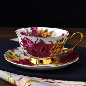 Bone China Tea Cup Set av 6 Vackra blommoret Cup Set Rose Pattern High Foot Ceramics Mug Birthday Commemoration Day Gift 231220
