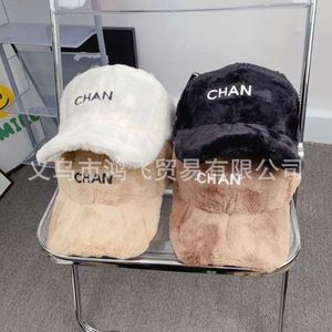 Kanał designerski Chaneel Cap Hat Plush Little Xiang Family Baseball Hat for Womens Autumn and Winter New Korean Version Letter Show twarz Mała ciepła kaczka tongu