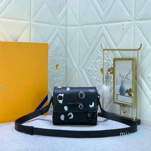 Ny modetrycksbrev Crossbody Purses Luxury Leather Bag Wallet Woman Handväska Kedjor Axelkvinnor Designers Sutra Hand Portable Flap