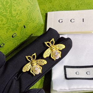 Vintage Luxury Bee Earrings Classic Designer Style Stud Charmörhängen Spring 18K Guldpläterade örhängen Högkvalitativ Parfamiljgåvor smycken