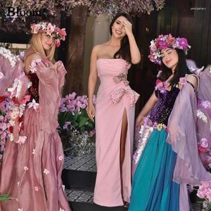 Abiti da festa Abiti di cristallo rosa Fiocchi senza spalline Prom Abito da sposa da sera lungo fino al pavimento con spacco alto e abiti di gala