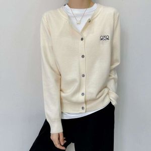 Autumn Women Sweater Designer Sweaters Womens Fashion Brodery Mönster Knitwear Casual Solid Color Knappar Päls Enkel atmosfär Cardigan Jacket