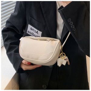 designers väskor kvinnor axelväska handväska messenger totes mode metalliska handväskor klassiska crossbody clutch vackra sido plånbok fest bokstäver