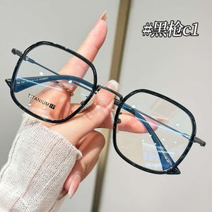 CH Cross Solglasögon Frames Designer Män Chromes Womens Pure Titanium Lens Frame Optical Myopia Plain Eyeframe Heart Glasses 2024 High Quality Anti Blue Light LYPD