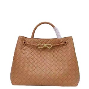 2024 Высокое качество, оригинальный дизайн, классическая женская сумка на плечо, модная розничная кожаная сумка-клатч через плечо, женская сумка, дизайнерская тканая сумка в цвете 34 см