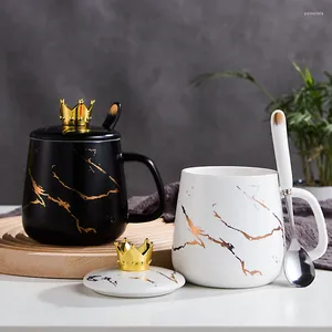 Кружки Nordic Ins Чашка для завтрака с крышкой Ложка Керамическая мраморная вода Кофейная кость Фарфоровая кружка с короной