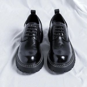 Туфли-дерби на толстой подошве, мужские туфли из искусственной кожи с тиснением, круглым носком, завязками, в деловом стиле, с классической строчкой, классические противоскользящие