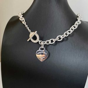 2024 Designer 925 Sterling Silver T Family Peach Heart Pendant Tjockkedja OT Halsband Kvinnors Hjärtformad benben Justerbar temperament Versatil stil 16wo