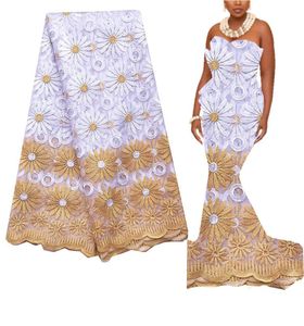 Biały koronkowy materiał 5 jardów haftowane szwajcarskie materiały sieciowe złote francuskie tkaniny luksus dla afrykańskiej sukni ślubnej 20226885363