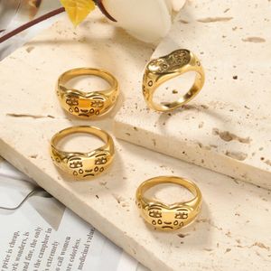 2023 Punk Heart Shape Cry Finger Rings for Women Accessories Simple 316L Rostfritt stål Män smycken gåva 231220