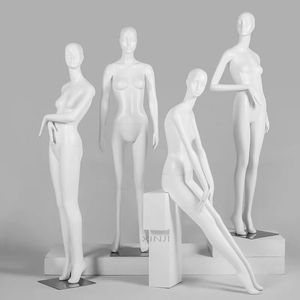 Moda de cor branca de cor branca fêmea modelo branca Modelo Modelo Slim para exibição