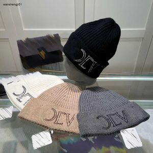 Beanie Tasarımcı Kadın Şapka Kış Sıcak Unisex Moda Kadın Şapkaları Erkekler Kutu Marka Marka Örme Kapakları Moda 21 Aralık 21 Hi-Q