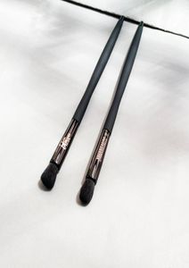 Velvet Luxe Effortless Eye Crease Makeup Brush 320 Black Diamond High Qaulity Eyeshadow Blending Brush2264265