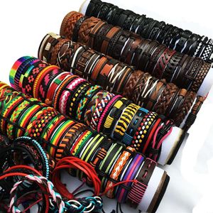 Hela bulk Multi-Color Random 50st Lot Handgjorda Herrmixstilar för män Mix-flätade läder manschettarmband smycken MX13425