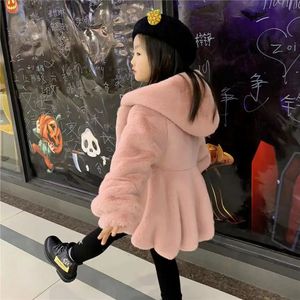 Fashion Baby Winter Warm Fur Coats for Girls Manica lunga Hoo DED Giacca calda per feste di Natale Abbigliamento in pelliccia per pellicce 231221