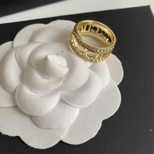 Designer-Ring, luxuriöse Ringe für Damen und Herren, ausgehöhlte Ringe, Diamanten, modisch, trendig, klassische Buchstabenringe, hochwertige, hochwertige Geschenke