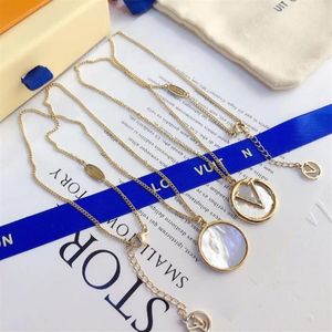 Klassisk modestil bokstav halsband lyxig designer smycken halsband 18k guld pläterad vald mode present par vän basic 250p