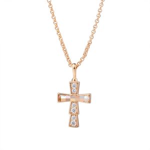 Exquisite simple fashion cross diamond pendant necklace ladies luxury designer necklace high quality ladies jewelry new year gift student necklace