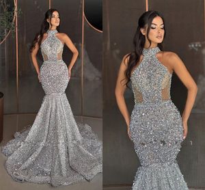 Lyxiga silverpärlor paljetter sjöjungfru prom klänningar illusion bodice halter hals ärmlösa långa kvinnor tillfälle kväll klänningar formella