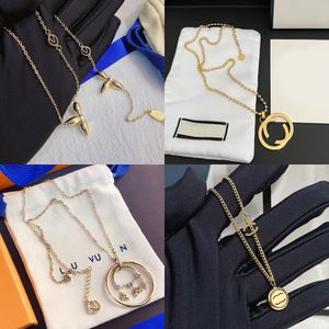 Designer Necklaces Brand Letter Pendant Gold Plated Silver Stainless Steel Choker Crystal Necklace Chain Bear Pendants for Women Wedding Jewerlry Accessories