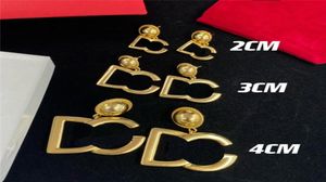 Delicate lettere Designer Orecchini Charm Women Golden Ear Hoops Round Circle Alfabets Studri di compleanno di compleanno con Box2146048