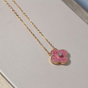 VANTY CLEEFTY VERSION Lucky Grass Four Leaf Grass Natural Rose Stone Necklace Female Plated Mijin Lock Bone Chain Diamond Necklace