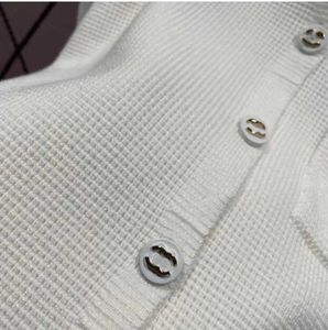 Maglione lavorato a maglia moda ultra-sottile traspirante confortevole cardigan cappotto designer 2024 maglione donna bottone asciugamano ricamo camicia lavorata a maglia