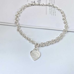 2024 Designer 925 Sterling Silver T Family Peach Heart Pendant Tjockkedja OT Halsband Kvinnors hjärtanformad benben Justerbart temperament mångsidigt 7QHV