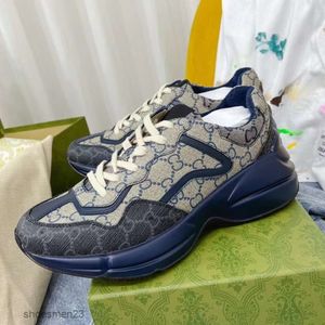 Äkta mode kvinnors rhyton blommor mens casual g familjedesigner 2023 fjäder sneaker läder gamla skor tjock sula mångsidig sko par sport ivuj