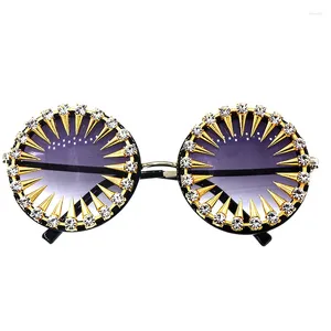 Solglasögon DIY Fashion Round Diamond Frame Women Women Eyewears Rivet Decoration Retro Ladies Party Sun Glasses
