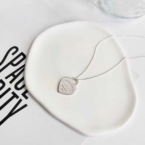 2024 Designer 925 Sterling Silver Large Love Pendant Heart Shaped Necklace Women's Plain Collar Chain t Home Light Luxury Jewelry Gifts to Girlfriend