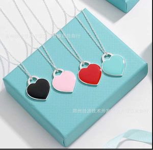 Designer Brand Tiffays Enamel Large Love Pendant Necklace Collar Chain Womens Simple Gift for Best Friends Versatile