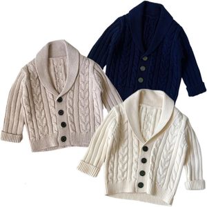 秋の男の子の女の子コートセーター幼児編みカーディガンvneck生まれニットウェアロングレーブコットンジャケットトップ231220