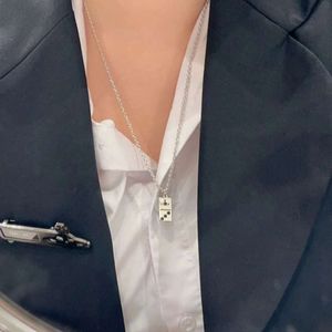 デザイナーViviene Westwoods Viviennewestwood 2023 New Western Empress Dowager Small and Lucky Black Diamond Dice Pendant Necklace Classic Light Luxury Mens