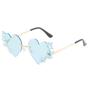 Solglasögon hjärta Kvinnor Rimless Shaped Frameless Glass Pendery Trendy Transparent Candy Color Eyewear For Party Favor